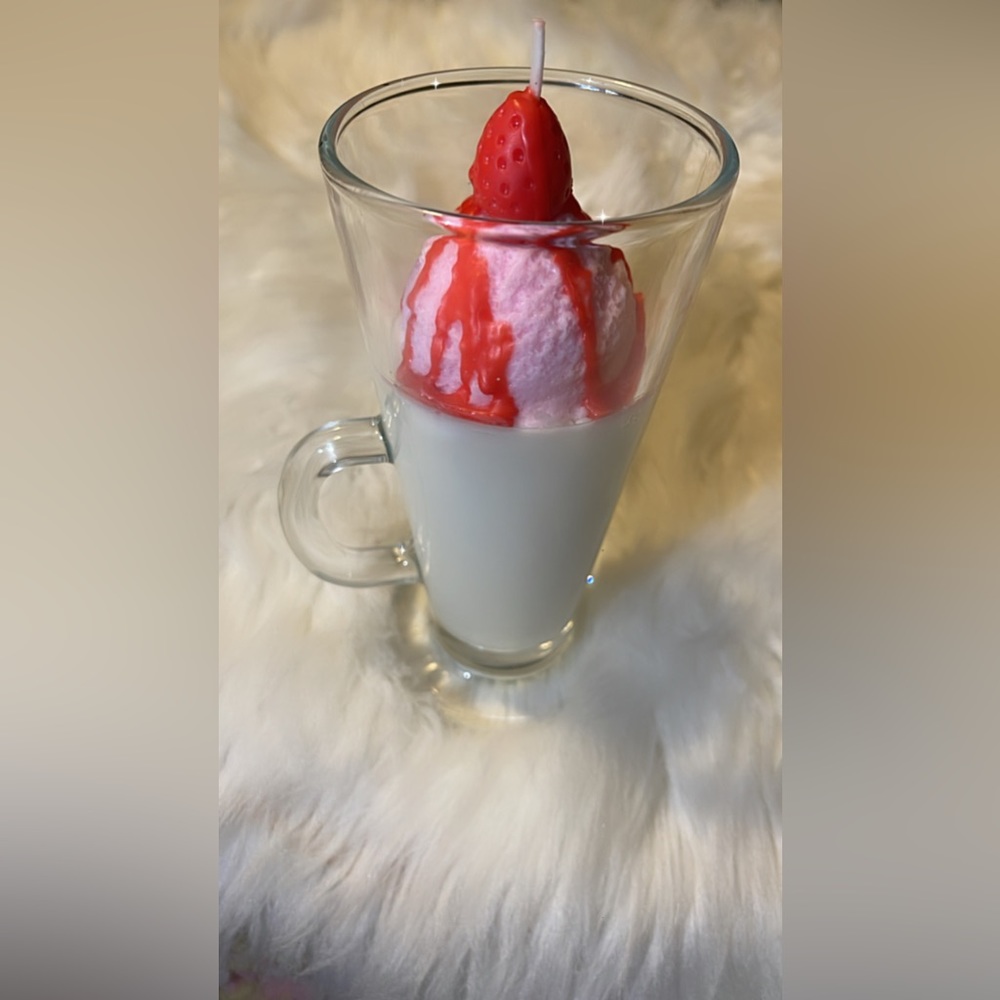 Strawberry ice cream 🍨 dessert candle